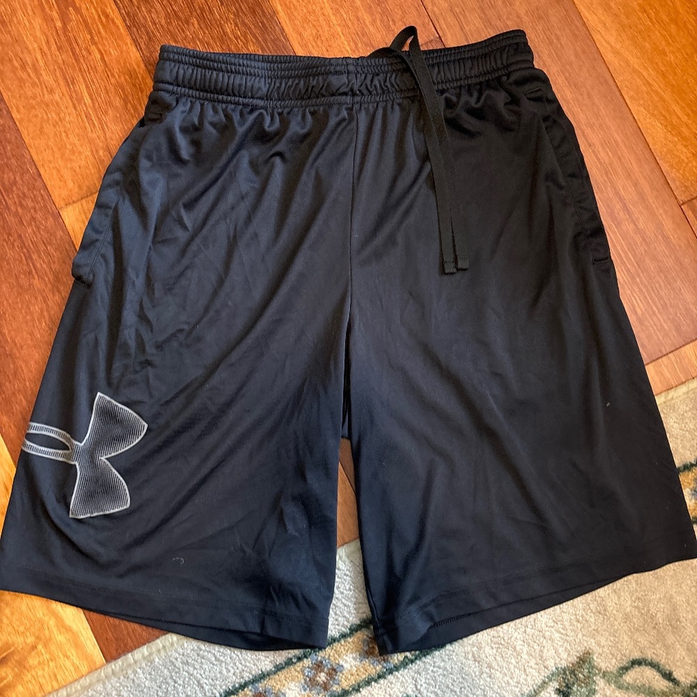 Men’s Black Under Armour shorts - Size S